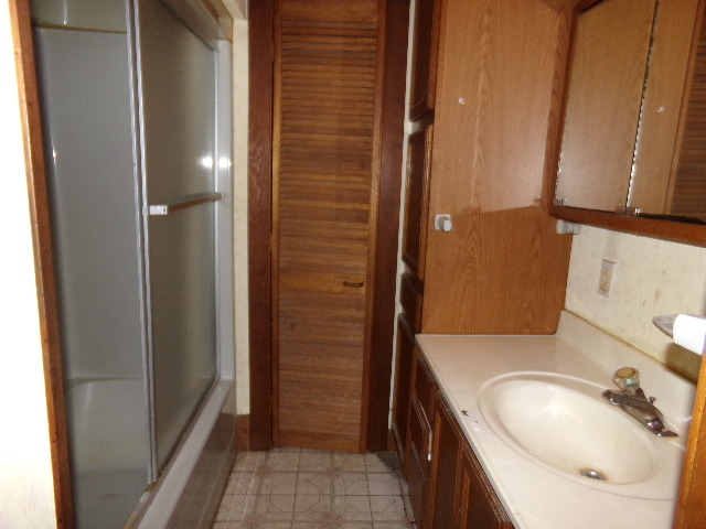 115 E Ash St, Watseka, IL 60970 photo 9