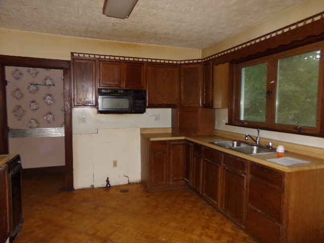 115 E Ash St, Watseka, IL 60970 photo 6