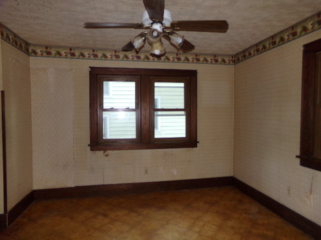 115 E Ash St, Watseka, IL 60970 photo 5
