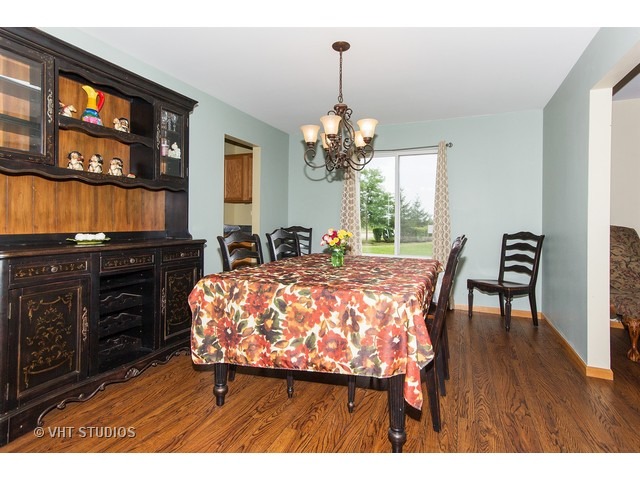 1049 Wright Ct, Plano, IL 60545 photo 5