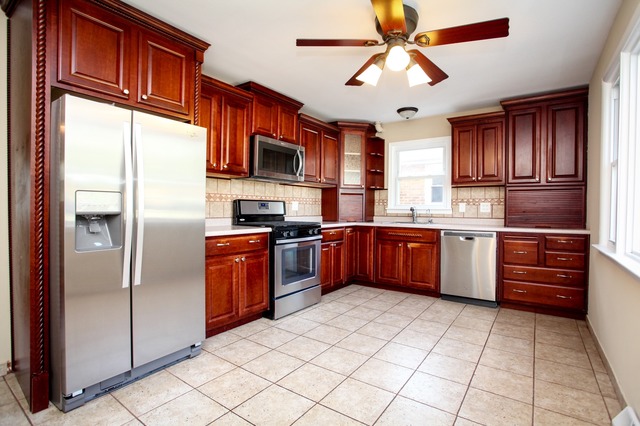 7512 S Sholer Ave, Bridgeview, IL 60455 photo 4