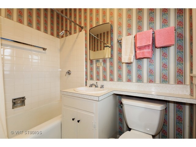 1029 Barton Ct, Glenview, IL 60025 photo 7
