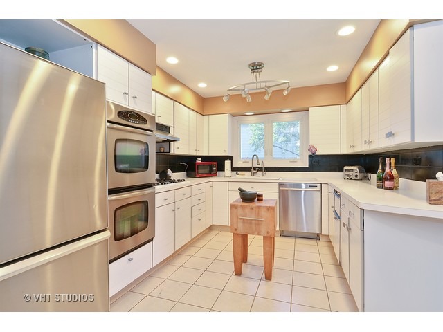 3122 Maple Leaf Dr, Glenview, IL 60026 photo 4