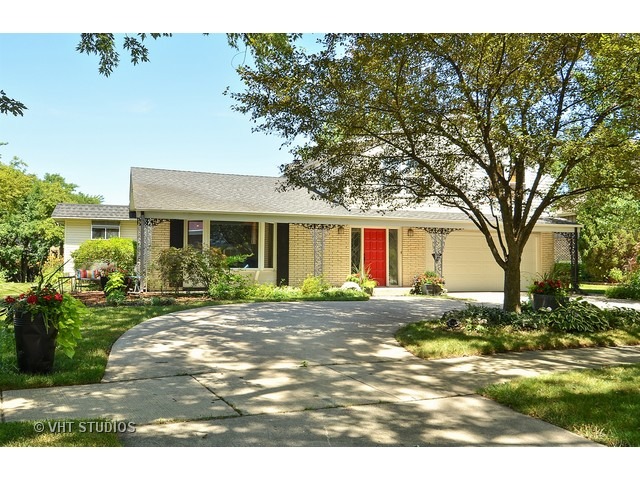 3122 Maple Leaf Dr, Glenview, IL 60026 photo 1
