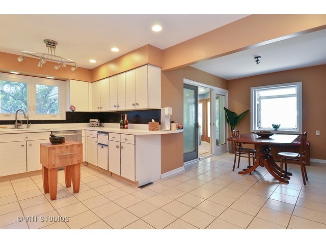3122 Maple Leaf Dr, Glenview, IL 60026 photo 5