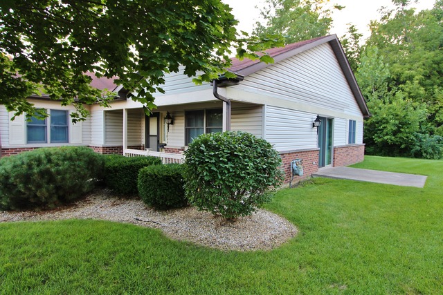 1060 Myra Ct, Morris, IL 60450 photo 2