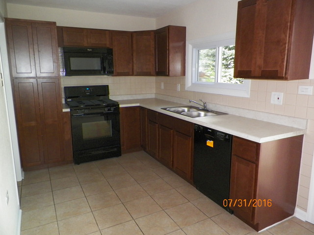 99 W Jeffery Ave, Wheeling, IL 60090 photo 3