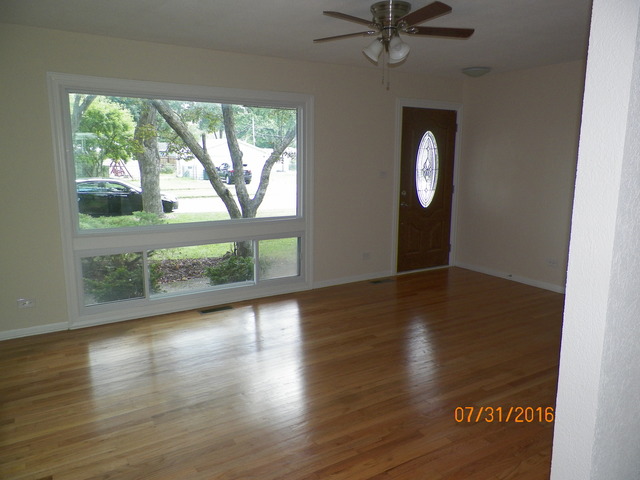 99 W Jeffery Ave, Wheeling, IL 60090 photo 2