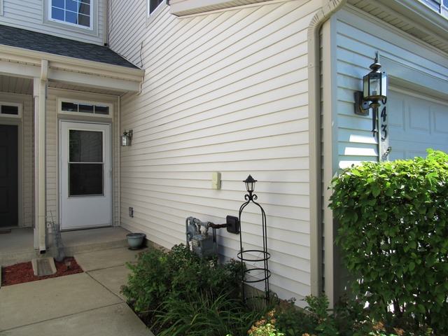 1043 Clover Dr, Minooka, IL 60447 photo 2