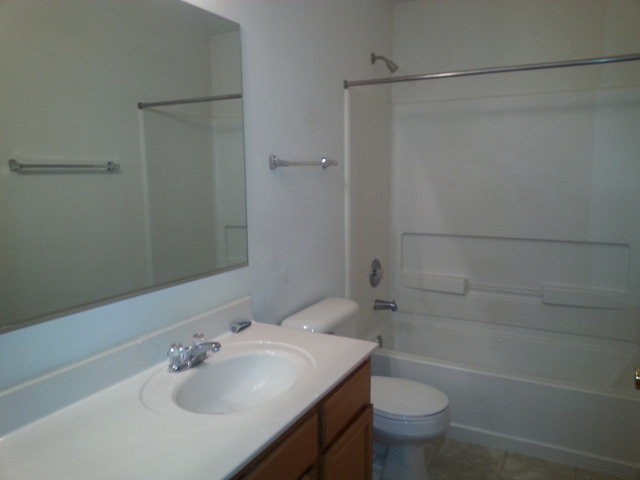 2411 Evergreen Cir, Mchenry, IL 60050 photo 11