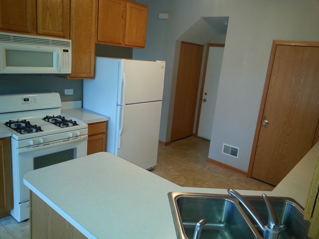 2411 Evergreen Cir, Mchenry, IL 60050 photo 3
