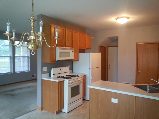 2411 Evergreen Cir, Mchenry, IL 60050 photo 2