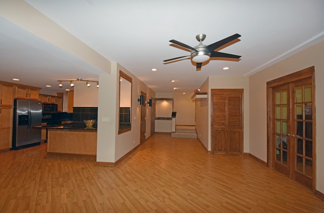 223 Risch Ct, West Chicago, IL 60185 photo 15