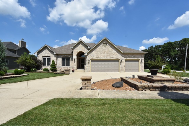 223 Risch Ct, West Chicago, IL 60185 photo 1