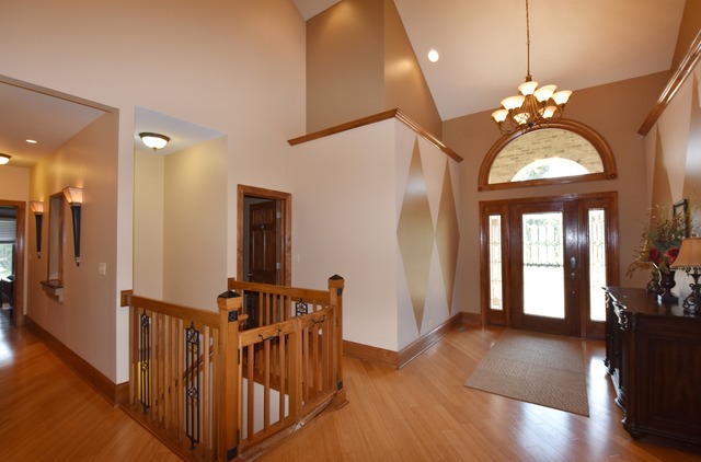223 Risch Ct, West Chicago, IL 60185 photo 2
