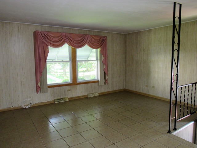 15710 Emerald Ave, Harvey, IL 60426 photo 2