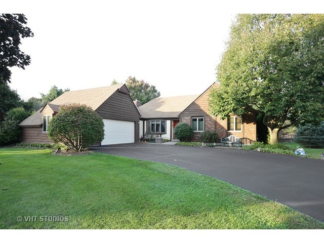 40 W942 Bowes Bend Dr, Elgin, IL 60124 photo 1