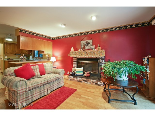 40 W942 Bowes Bend Dr, Elgin, IL 60124 photo 6