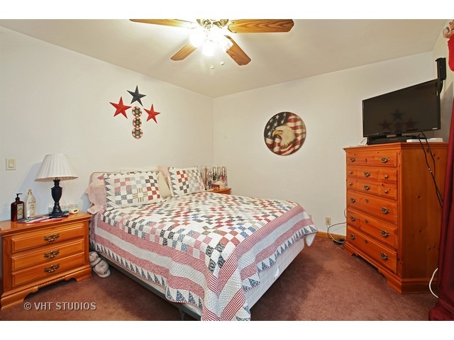 40 W942 Bowes Bend Dr, Elgin, IL 60124 photo 8
