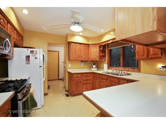 40 W942 Bowes Bend Dr, Elgin, IL 60124 photo 3