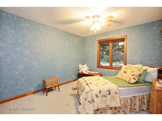 40 W942 Bowes Bend Dr, Elgin, IL 60124 photo 11