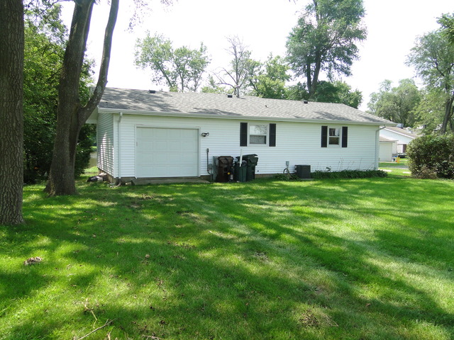 833 S Dudley Grove Rd, Kankakee, IL 60901 photo 3
