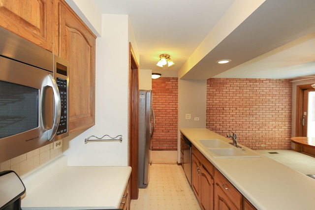 538 E Main St, Barrington, IL 60010 photo 8