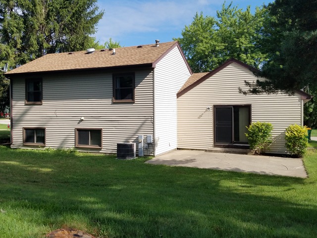 5509 Abbey Dr, Mchenry, IL 60050 photo 2