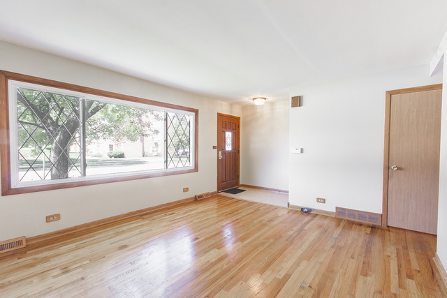 247 S Rush St, Itasca, IL 60143 photo 4