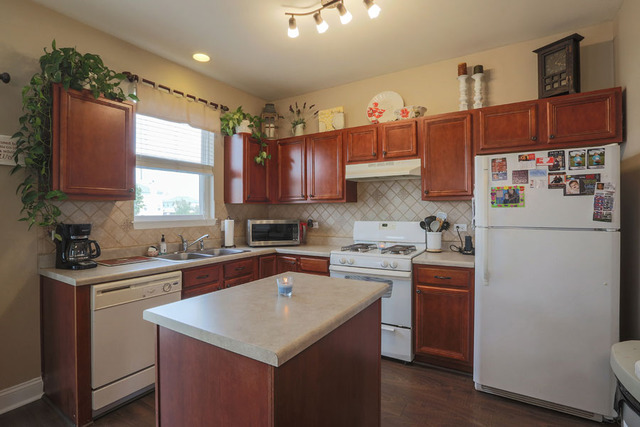 750 Periwinkle Ln, Aurora, IL 60504 photo 3