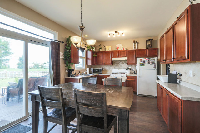 750 Periwinkle Ln, Aurora, IL 60504 photo 4