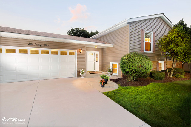 1095 Bristol Ct, Wheaton, IL 60189 photo 1