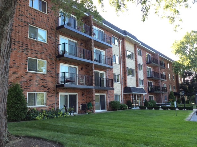 100 W Park Circle Dr #2C, Wheaton, IL 60187 photo 2