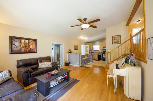 2880 Eisenhower Dr, Des Plaines, IL 60018 photo 2