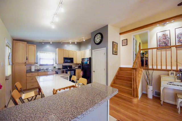 2880 Eisenhower Dr, Des Plaines, IL 60018 photo 4