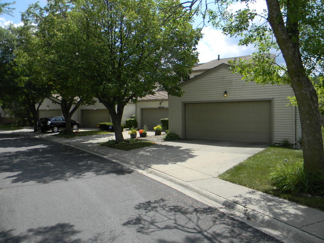 18640 Golfview Dr, Hazel Crest, IL 60429 photo 2