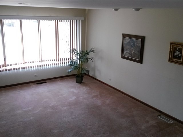 680 Devonshire Dr, Des Plaines, IL 60018 photo 2