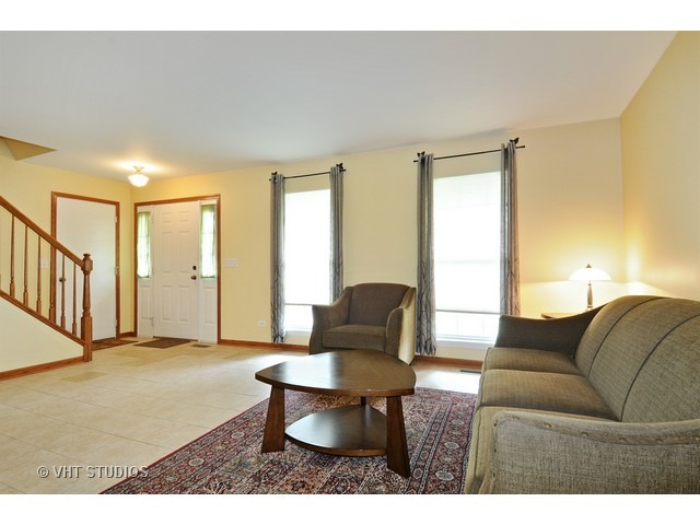2411 Eldorado Ct, Naperville, IL 60564 photo 2