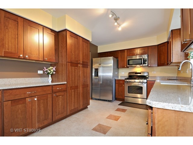 2411 Eldorado Ct, Naperville, IL 60564 photo 4