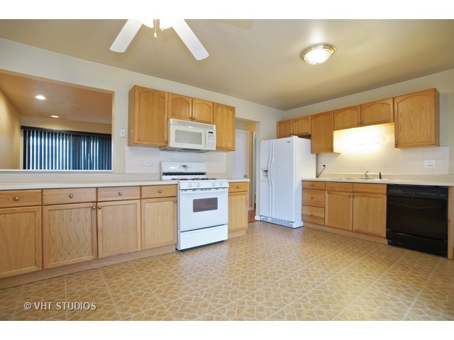 52 Redwood Trl, Wheeling, IL 60090 photo 3