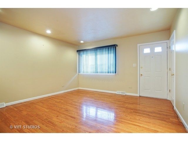 52 Redwood Trl, Wheeling, IL 60090 photo 2