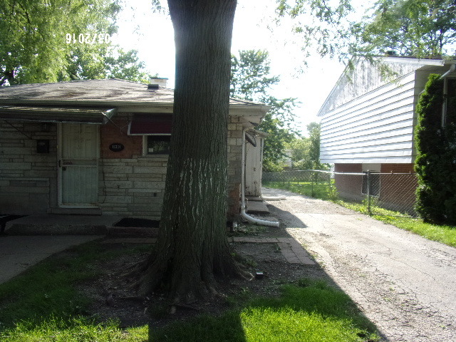 16334 Marshfield Ave, Markham, IL 60428 photo 3