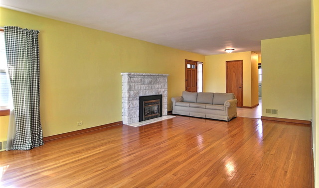 3371 S Schultz Dr, Lansing, IL 60438 photo 4