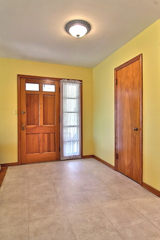 3371 S Schultz Dr, Lansing, IL 60438 photo 3