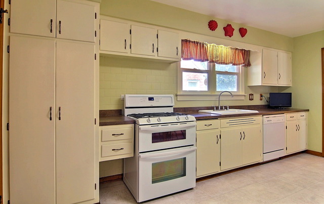 3371 S Schultz Dr, Lansing, IL 60438 photo 9