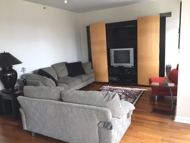 100 E Huron St #2201, Chicago, IL 60611 photo 4