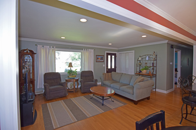 333 Eastgate St, Algonquin, IL 60102 photo 2