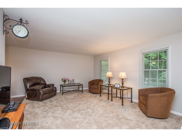 983 Mayfield St, Cary, IL 60013 photo 2