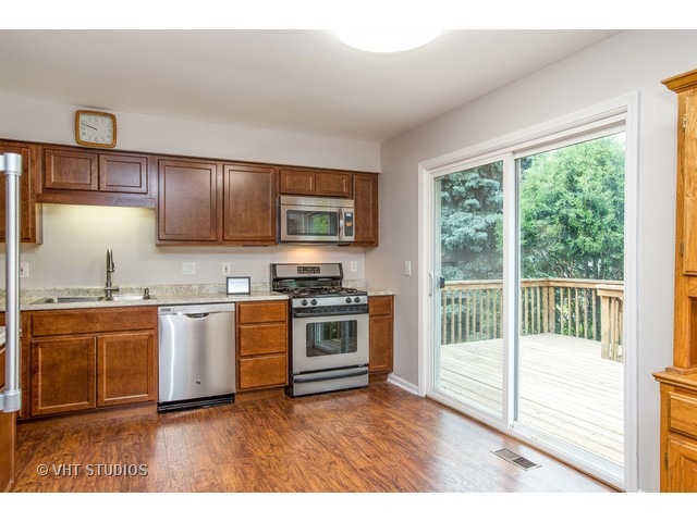 983 Mayfield St, Cary, IL 60013 photo 4