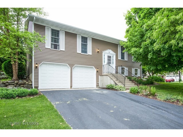 983 Mayfield St, Cary, IL 60013 photo 1